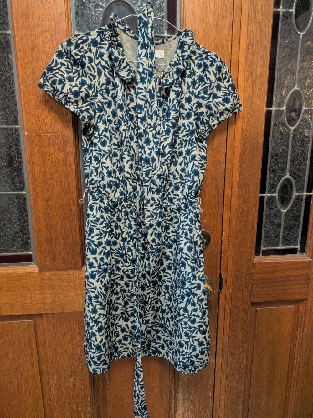 Womens blue and beige floral knee, size XSPetite